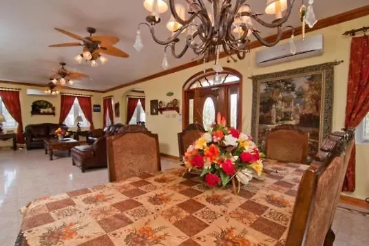 Copperwood Luxury Oceanfront Villa With Pool 루세아